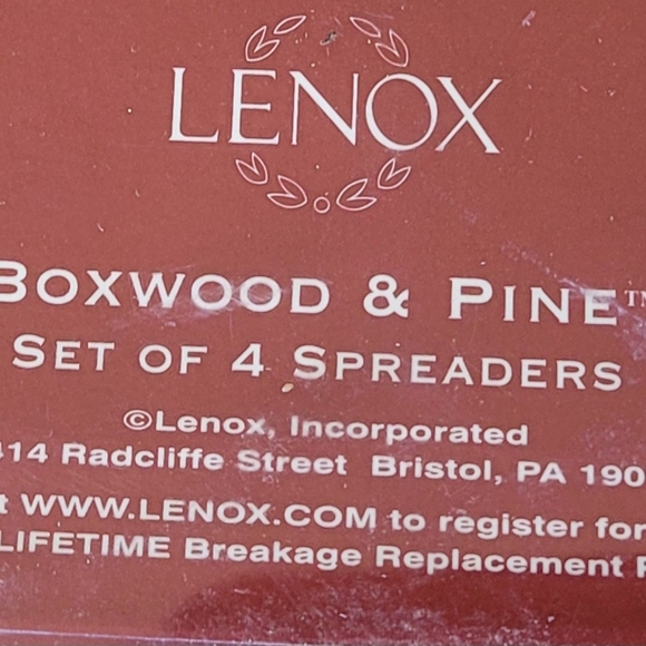 Lenox Boxwood & Pine Set of 4 Spreaders in Box Christmas Pattern - Picture 6 of 6